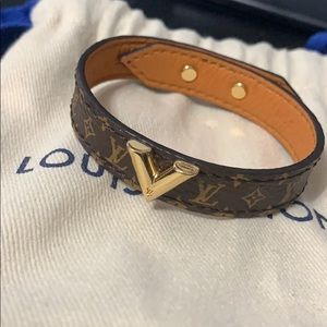 Louis Vuitton bracelet size 17!